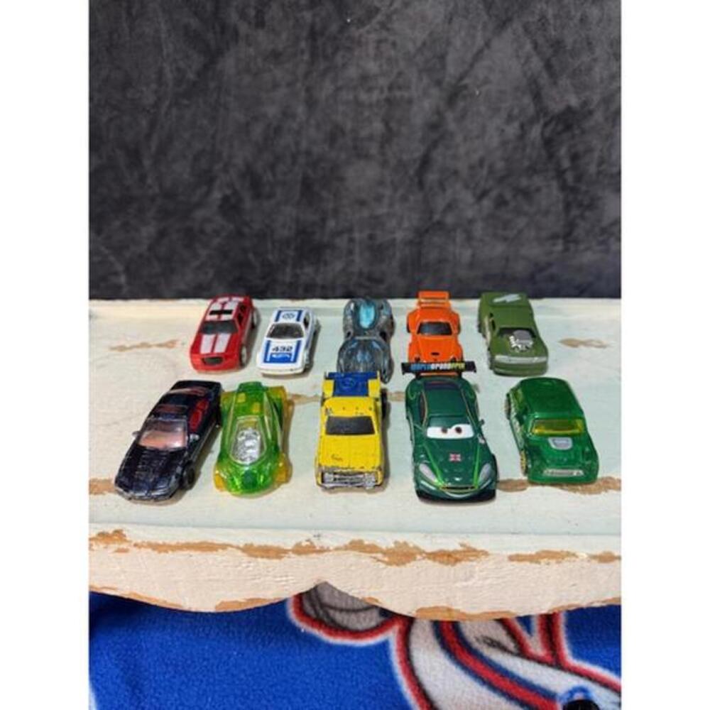 Hot Wheels Diecast Cars Lot of 10 Assorted Vehicles Preowned